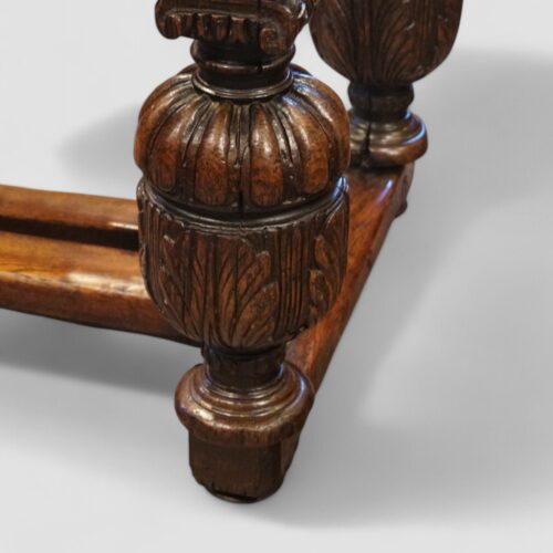 Victorian oak draw leaf dining table in the Elizabethan style bulbous leg