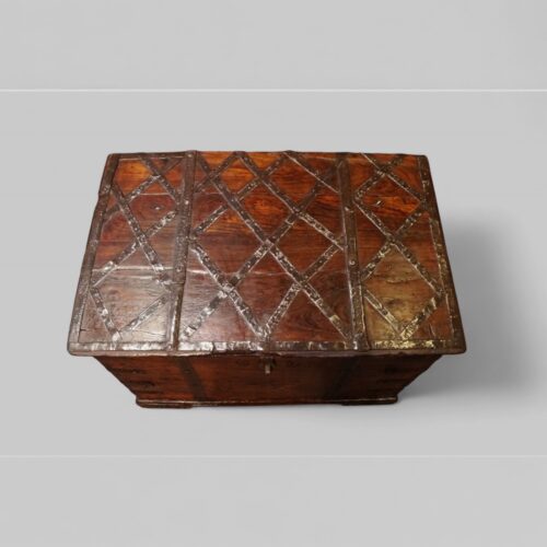 Colonial hardwood merchants chest top