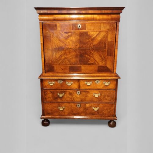 Early 18thc walnut escritoire