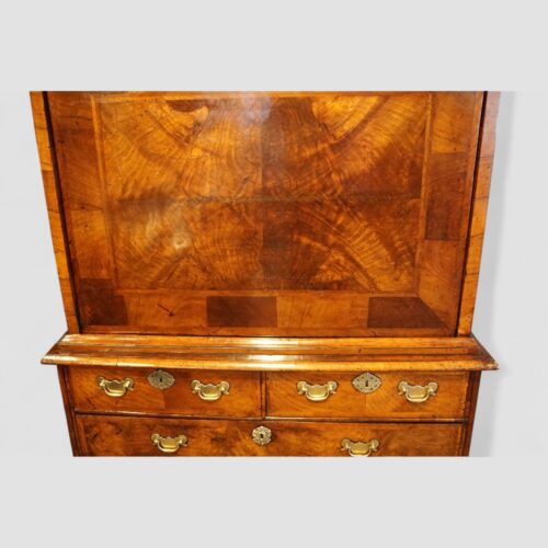 Early 18thc walnut escritoire waist moulding