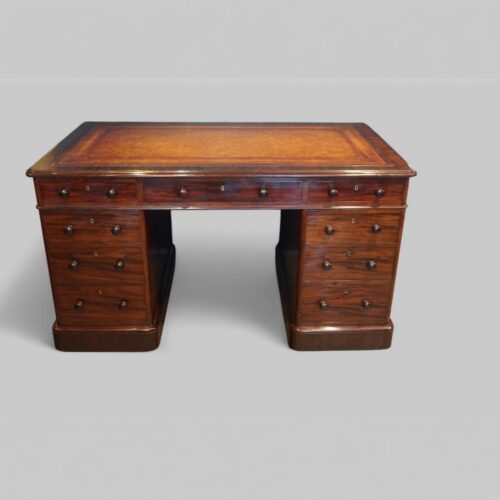 Victorian mahogany pedestal desk