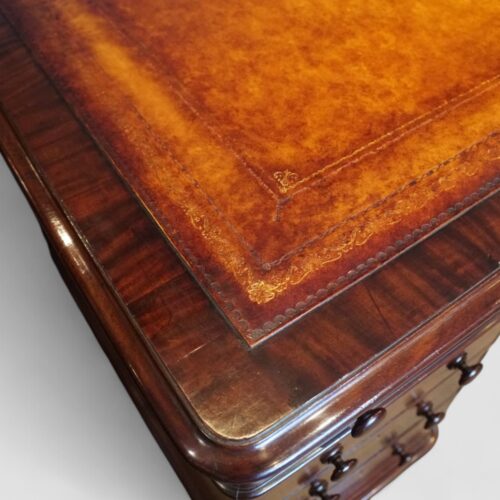 Victorian mahogany pedestal desk leather tooling