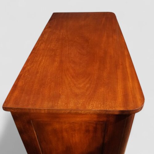 Victorian mahogany chest of drawers top