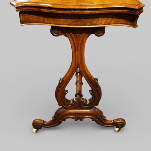 Victorian walnut serpentine card table end