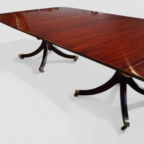 George V mahogany 3 pillar dining table detail