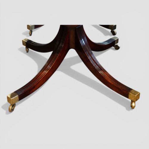 George V mahogany 3 pillar dining table splay leg base