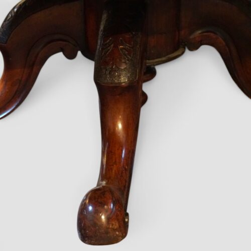 Victorian large oval walnut coffee table leg
