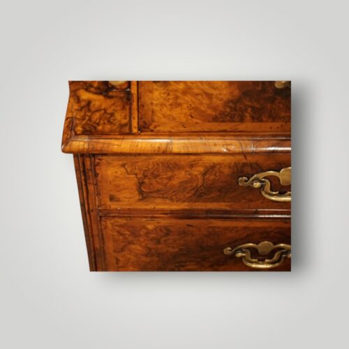Walnut bookcase top with glazed panels – George I period