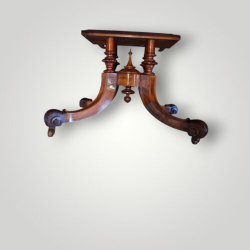 Victorian coffee table with decorative walnut inlay and stringing